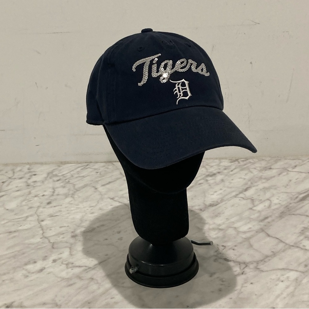 NEW Ladies Detroit Tigers 🐅 Navy Silver Sequin Lettering Baseball Hat